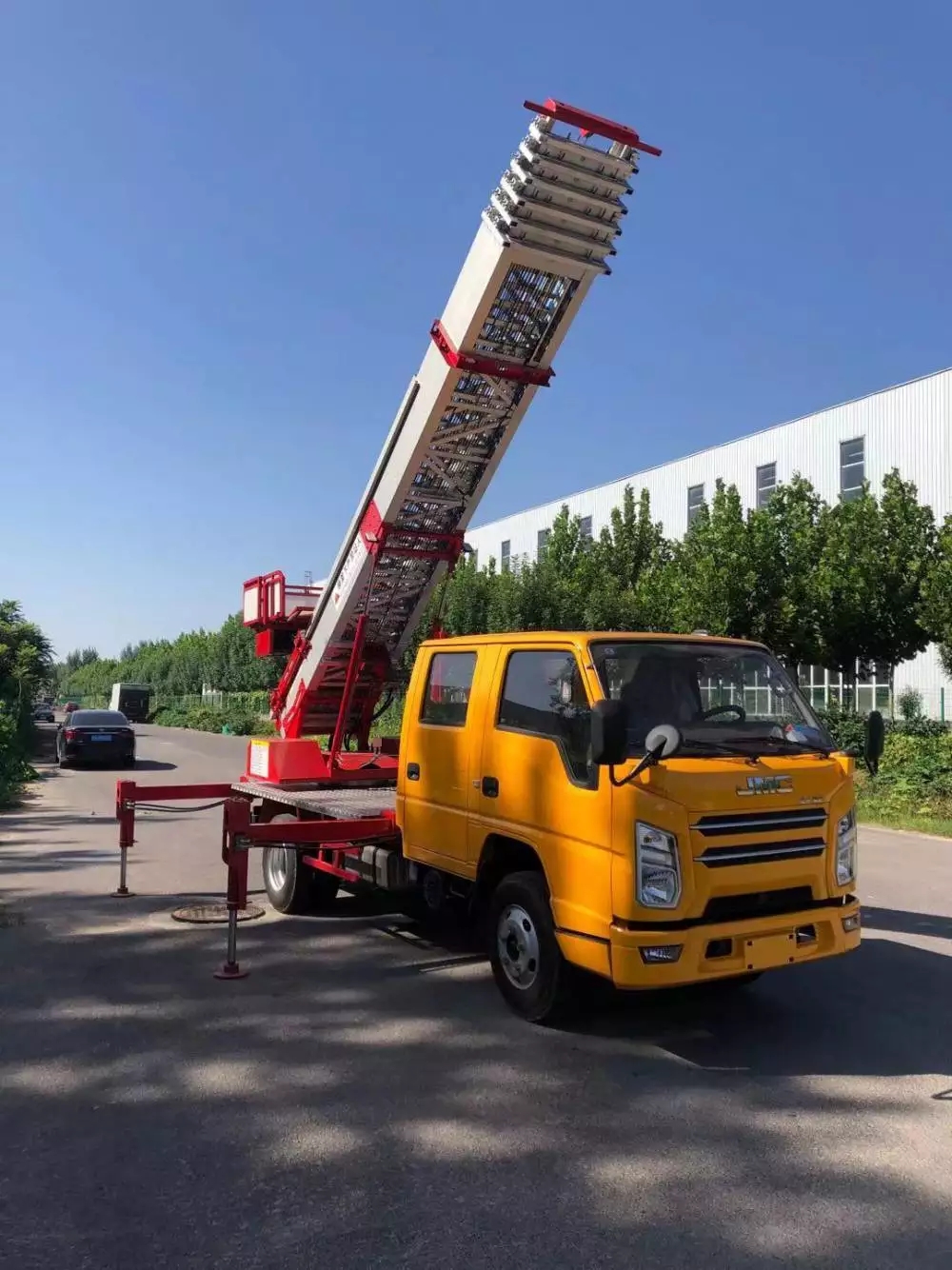 雅江附近的云梯车出租服务：轻松解决高空作业需求