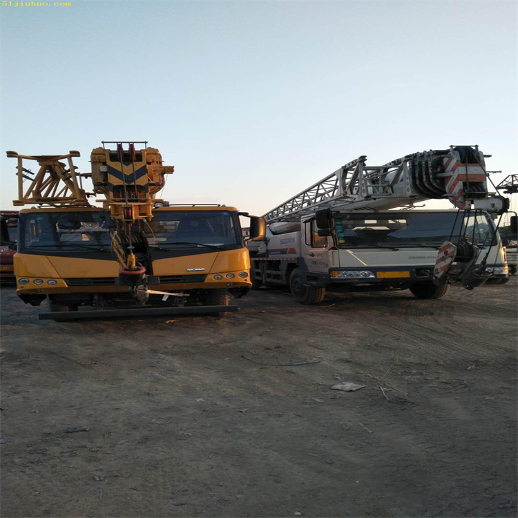 雅江吊车吊挖机正确办法